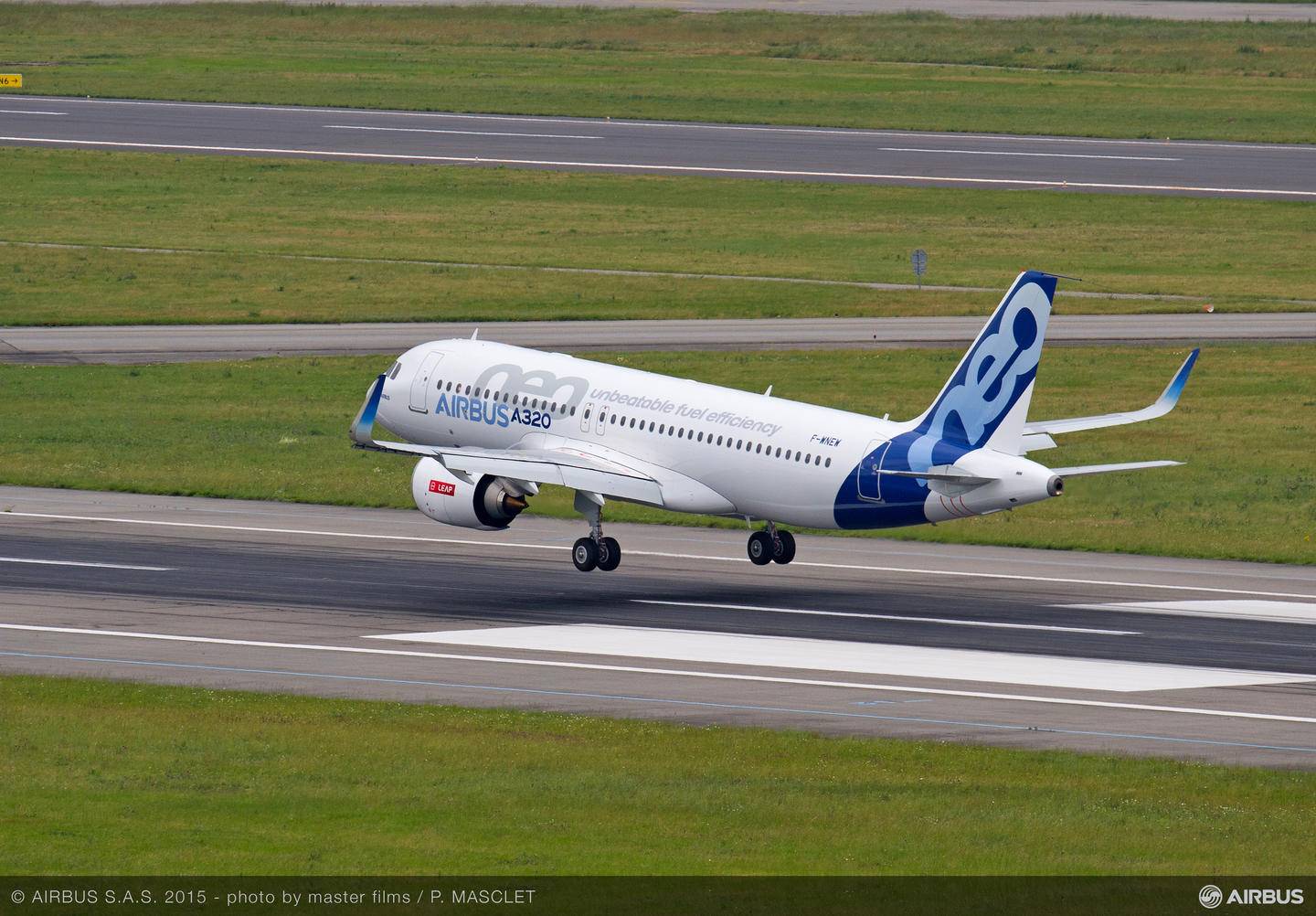 Airbus delivers first A320 with satellite landing system