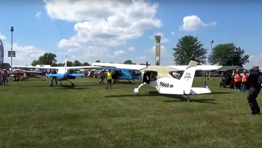 JP Schultze’s Sling High Wing lands at Oshkosh