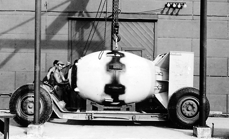 The size of the Fat Man implosion bomb dropped on Nagasaki on 9 August 1945 is evident in this image. A Lancaster could not have carried the bomb internally without removing its bomb doors, to say nothing of the effects on the aircraft’s performance caused by the drag penalty of having it hanging below it.