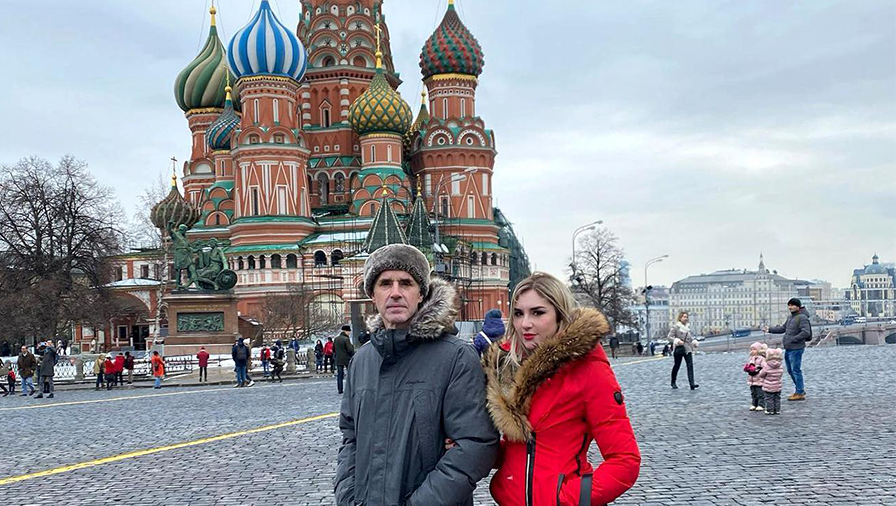 [Jordan Peterson and daughter Mikhaila in Moscow’s Red Square after his treatment in 2020]