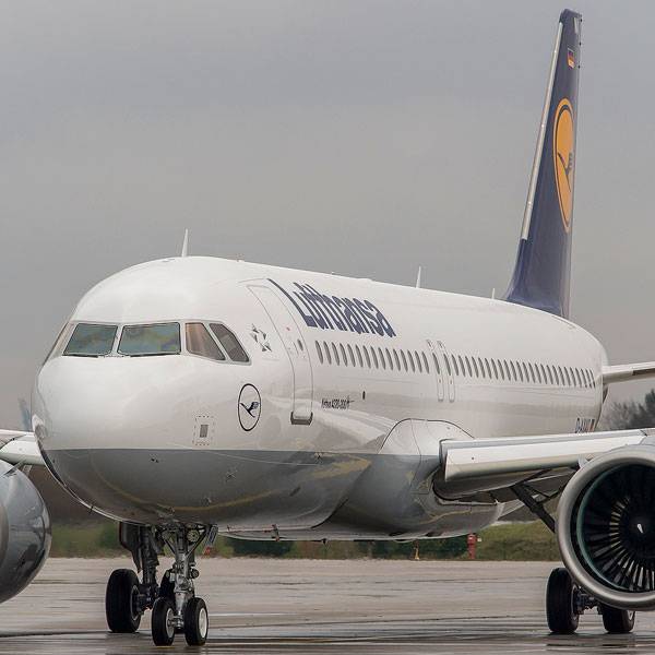 Carry on Lufthansa's new 320neo, Canberra express codeshares and more
